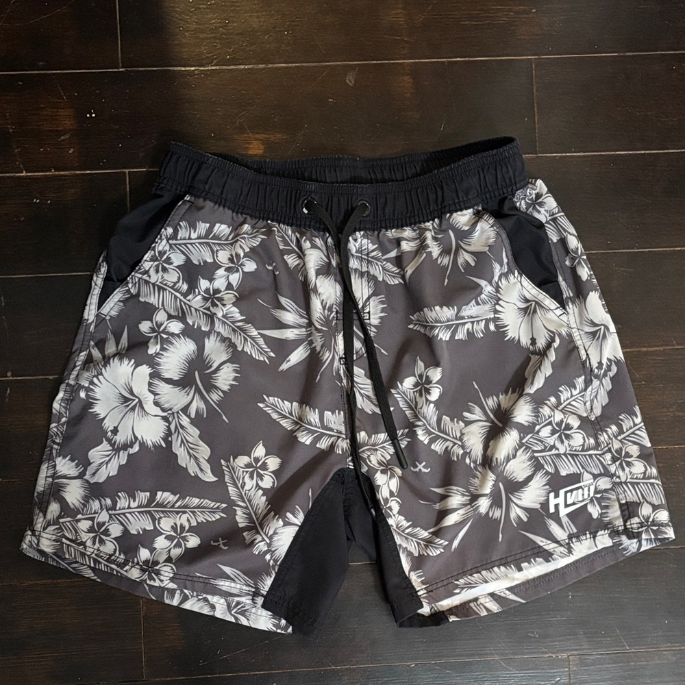HVIII Brand Black & White Floral Athletic Shorts